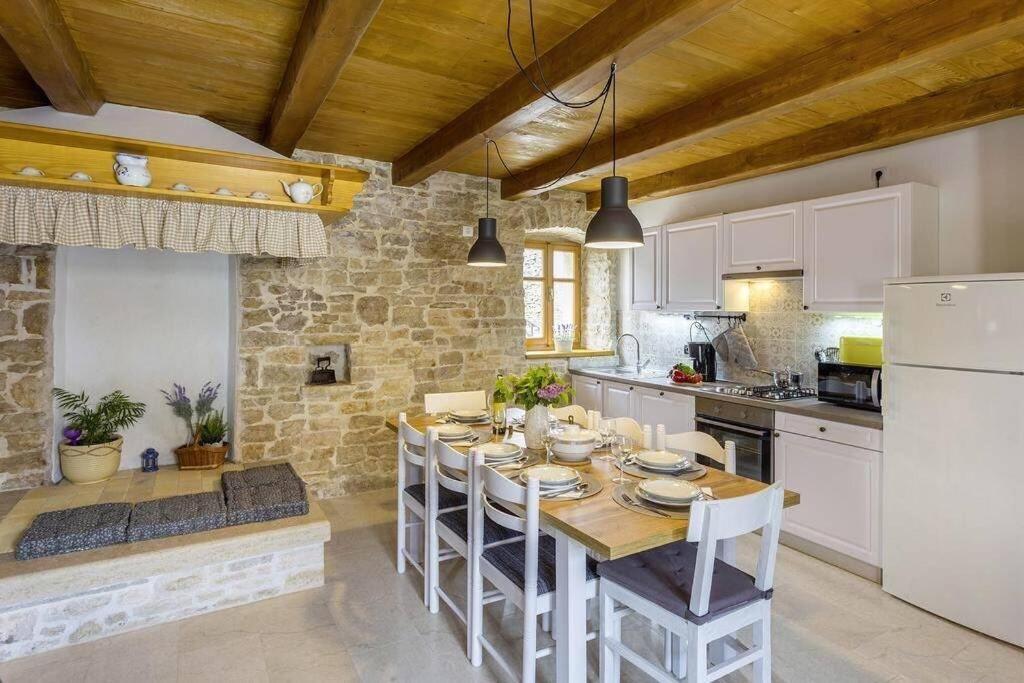 הוילה Burići House Kristina **** מראה חיצוני תמונה
